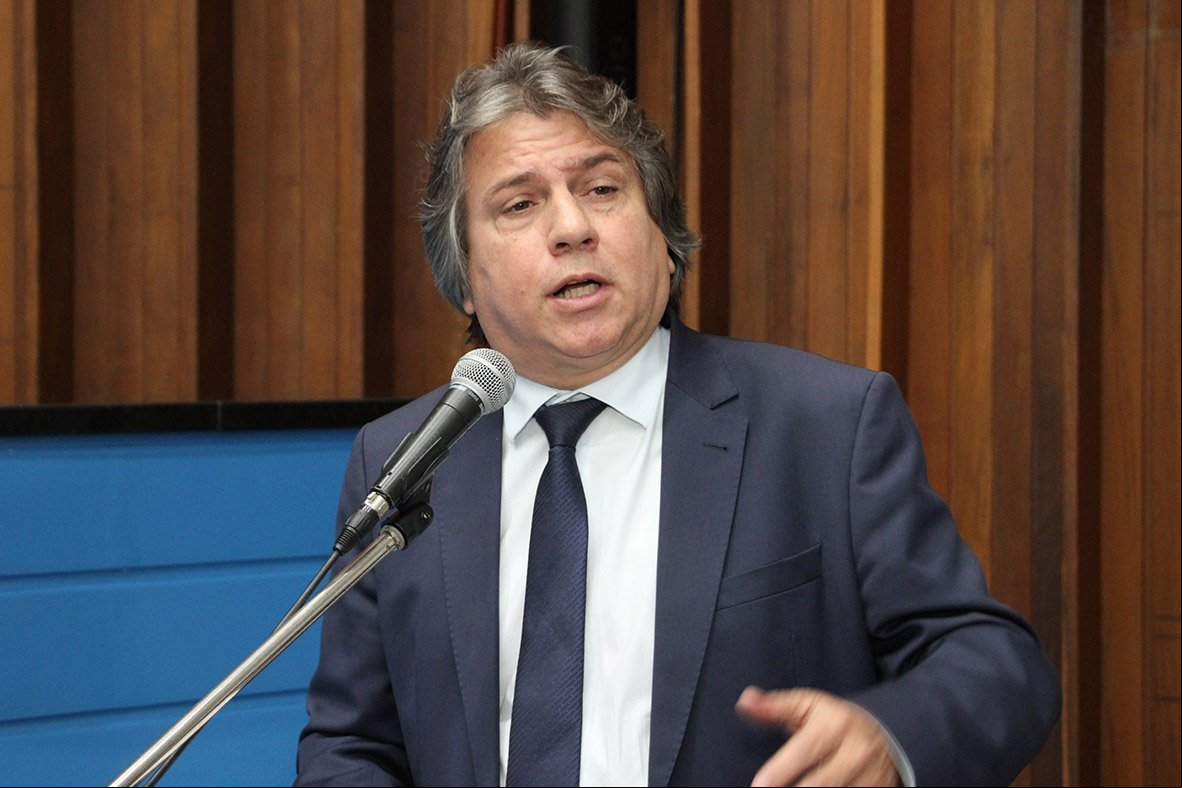 Caravina iniciou o debate e elogiou a presença dos servidores